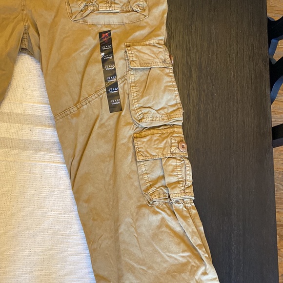 Lions crest cargo pants.  Size 34x32 color khaki. Straight fit - Picture 7 of 8